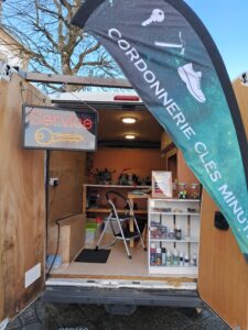 Retrouvez la cordonnerie de Marie avec son fourgon